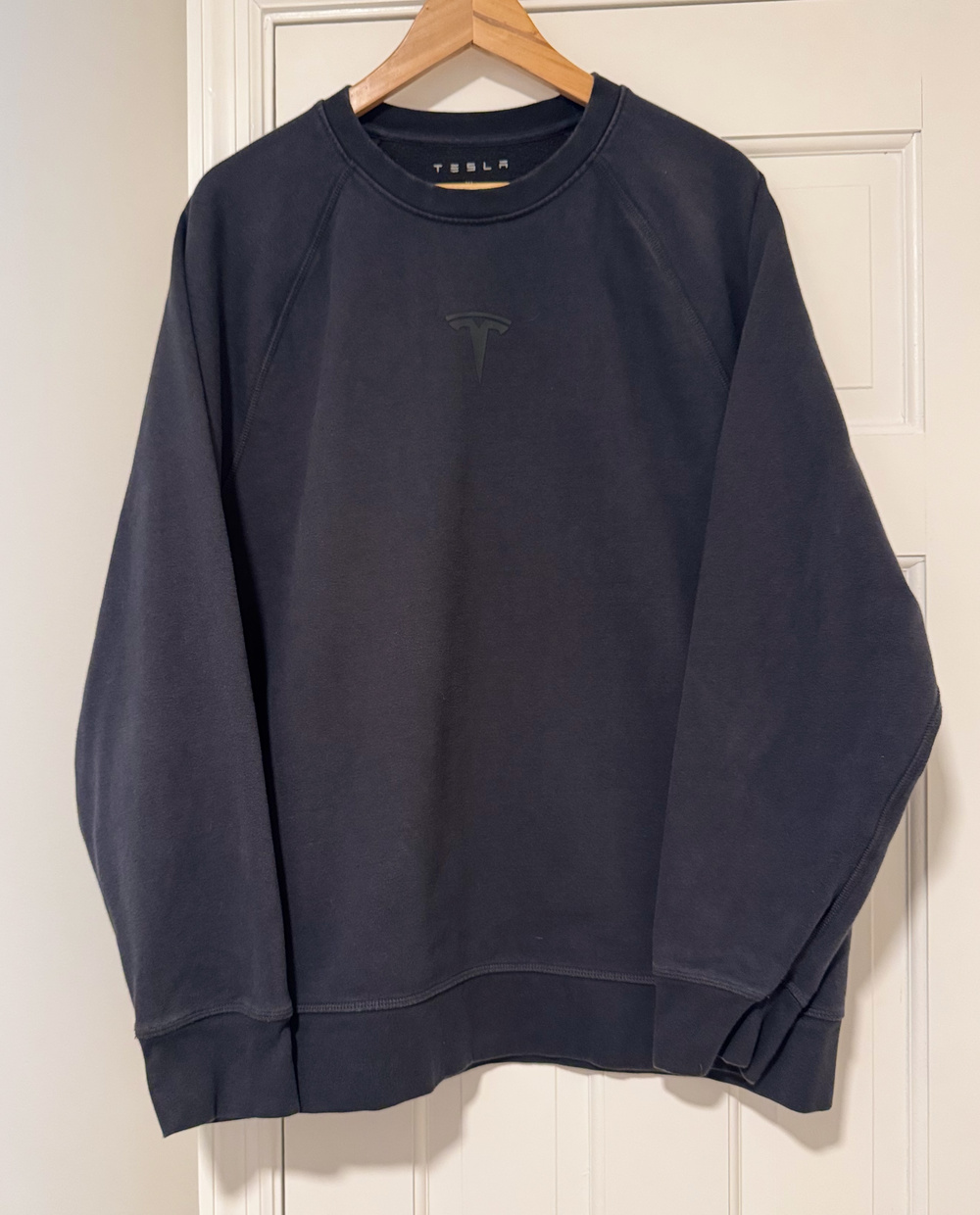 Tesla Official Men's XL Black Chill Crewneck Sweatshirt Fleece Embossed Logo $85